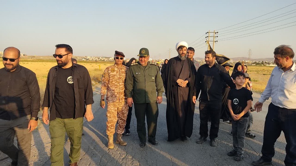 خدمت رساني مواکب اهالي مسجد به عزاداران جامانده از مشايه حسين(ع)  در شيروان