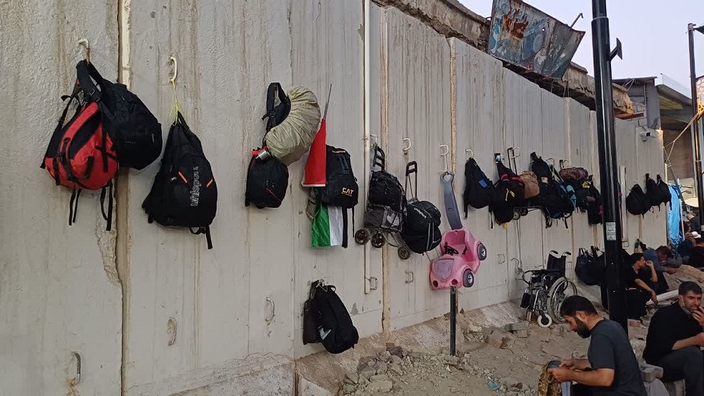 اهالي عتبات عاليات زير پرچم "حسين دوستي" و ميزباني از زائران اربعين