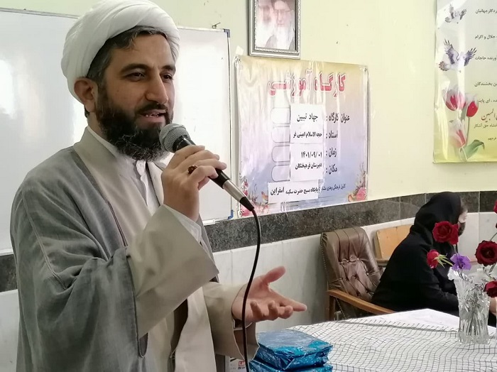 همزمان با هفته بسيج؛ برگزاري کارگاه آموزشي «جهاد تبيين» و نمايشگاه عکس سير خدمتگزار ملت ويژه دختران دانش آموز اسفرايني