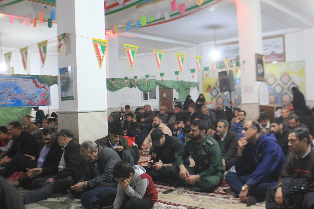 بجنوردي ها در شبي همدلانه با اتحاد کانون مسجد و پايگاه بسيج  ميزبان جشن انقلاب شدند