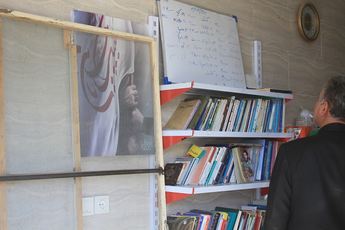 راز و جرگلان؛ دغدغه کتابخواني يک فعال فرهنگي مسجدي  در قاب محل کار
