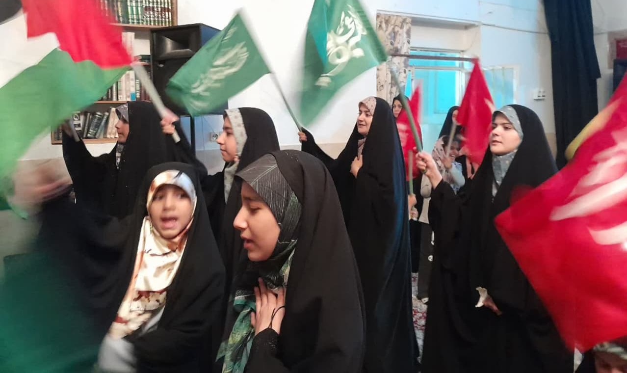 دختران نوجوانان سر بر آستان ارادت مهدي موعود(عج)گذاشتند