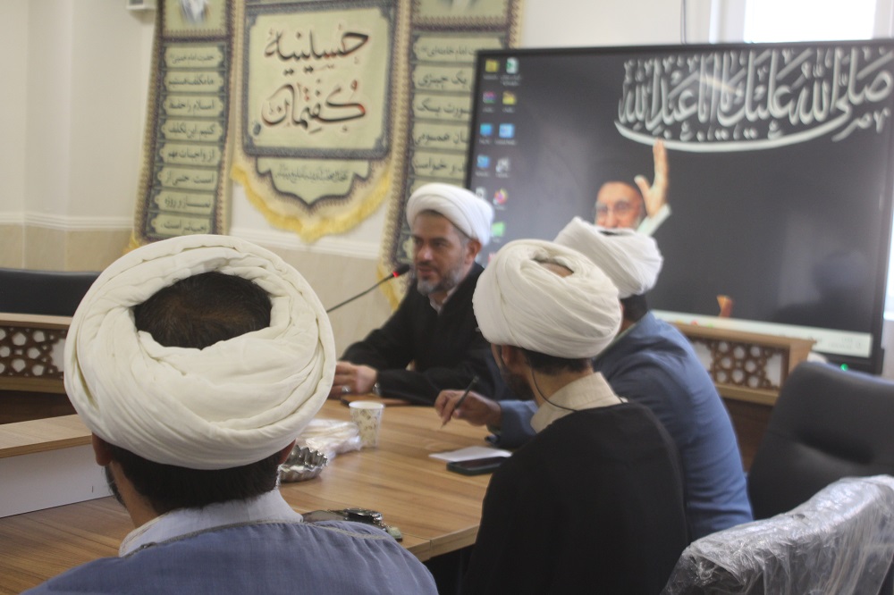 نشست مستعدين حلقه هاي گفتماني استان خراسان شمالي ويژه اهالي مسجد و فعالان فرهنگي