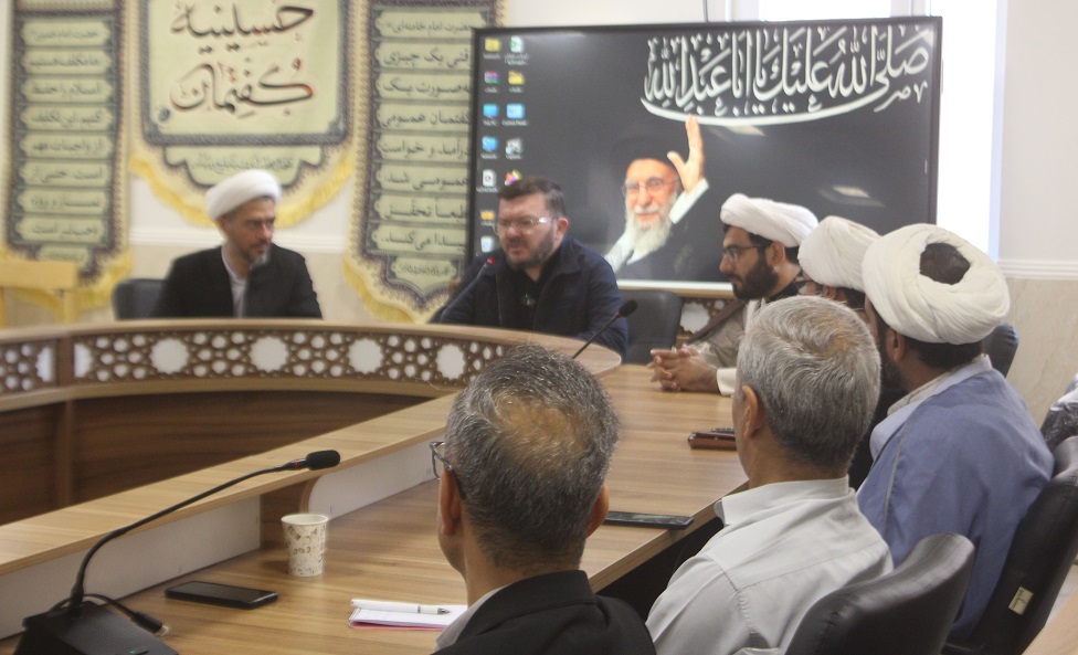 نشست مستعدين حلقه هاي گفتماني استان خراسان شمالي ويژه اهالي مسجد و فعالان فرهنگي