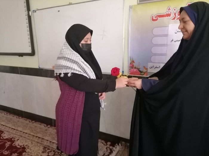 همزمان با هفته بسيج؛ برگزاري کارگاه آموزشي «جهاد تبيين» و نمايشگاه عکس سير خدمتگزار ملت ويژه دختران دانش آموز اسفرايني