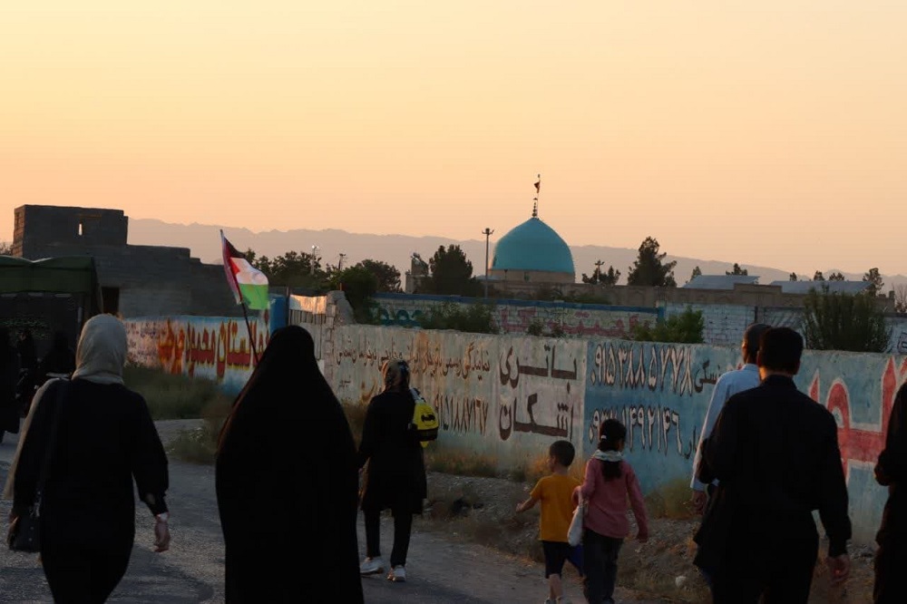 خدمت رساني مواکب اهالي مسجد به عزاداران جامانده از مشايه حسين(ع)  در شيروان