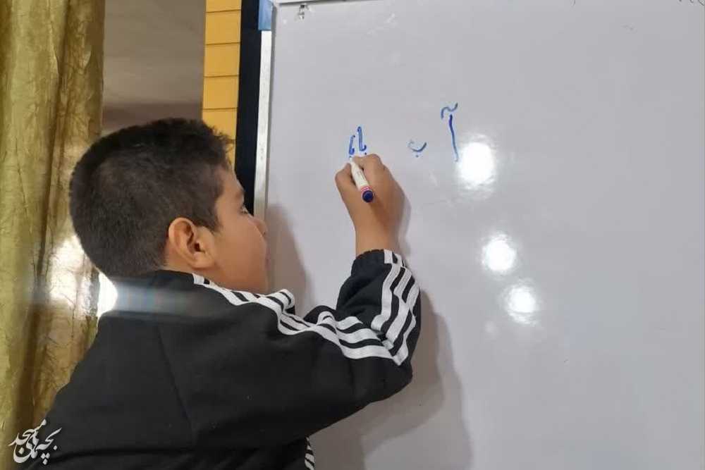 عزم جهادي معلمان جوان مسجدي و آموزش رايگان به دانش آموزان بجنوردي