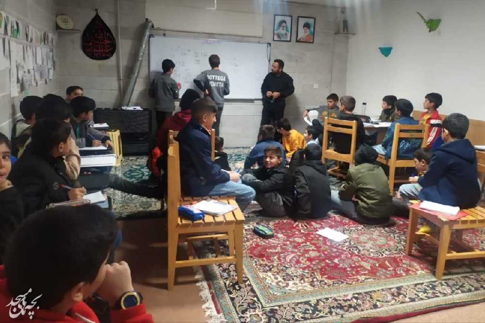 عزم جهادي معلمان جوان مسجدي و آموزش رايگان به دانش آموزان بجنوردي