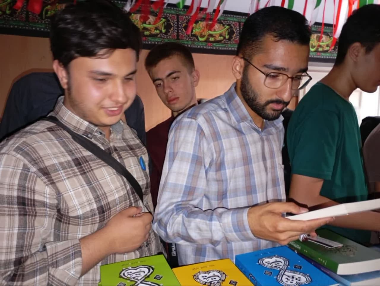 دهه هشتادي ها در قاب "بي نهايت شو" ي  امام رضايي