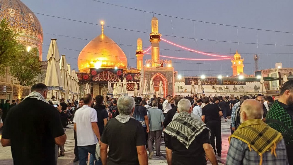 اهالي عتبات عاليات زير پرچم "حسين دوستي" و ميزباني از زائران اربعين