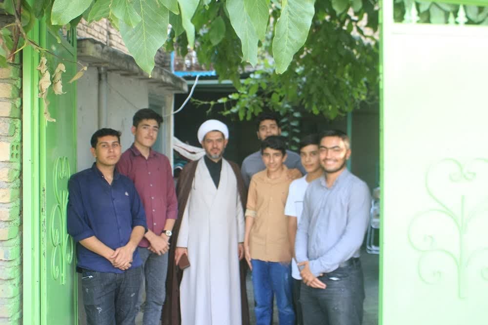 دهه هشتادي ها در قاب "بي نهايت شو" ي  امام رضايي