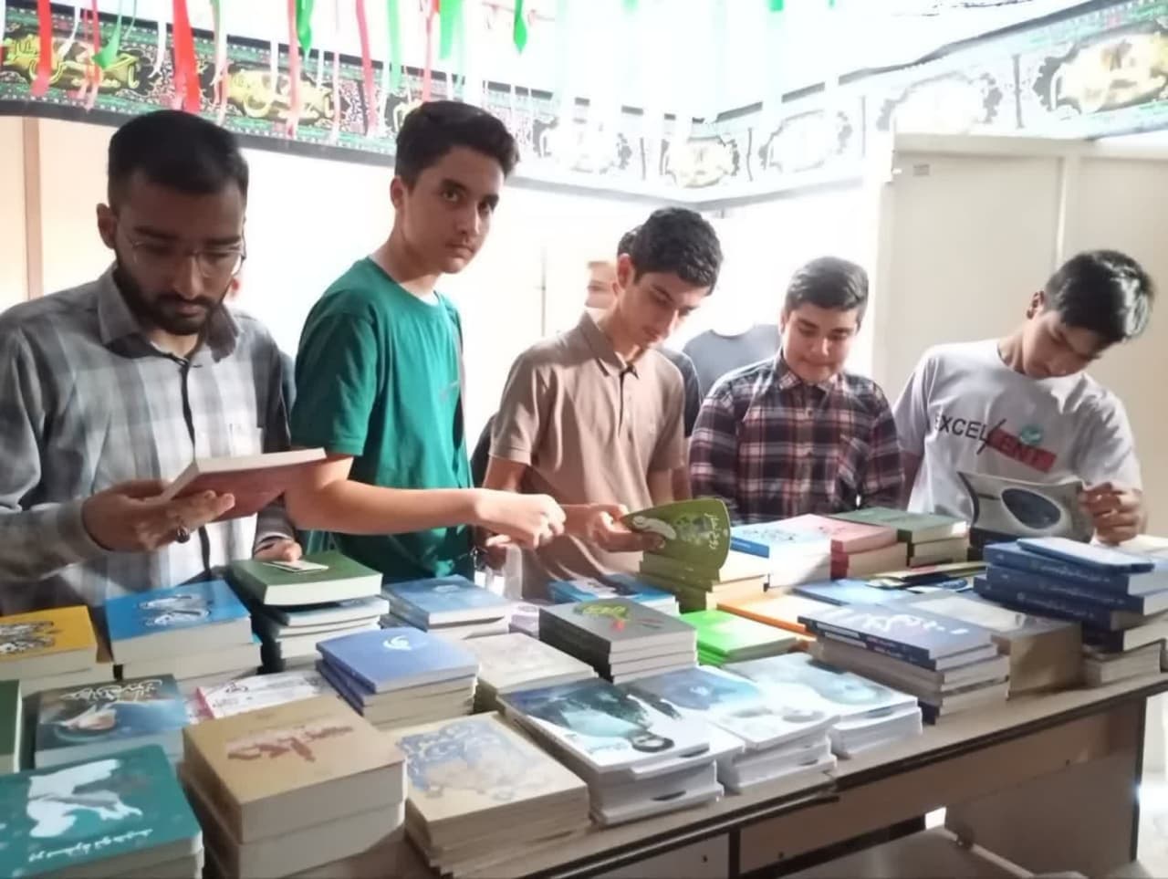 دهه هشتادي ها در قاب "بي نهايت شو" ي  امام رضايي