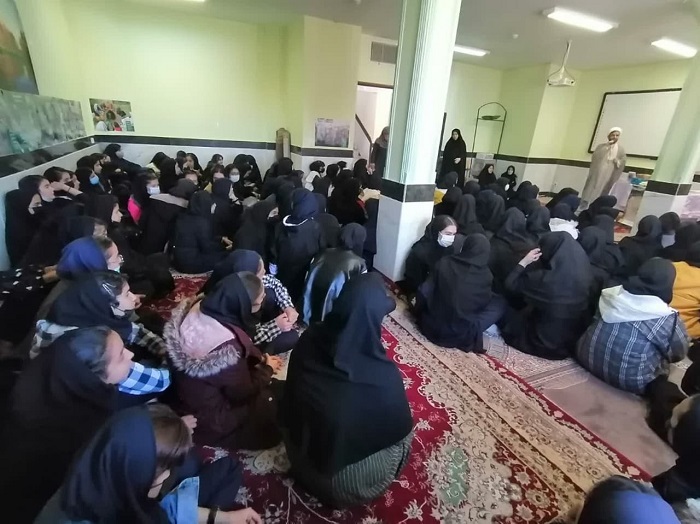 همزمان با هفته بسيج؛ برگزاري کارگاه آموزشي «جهاد تبيين» و نمايشگاه عکس سير خدمتگزار ملت ويژه دختران دانش آموز اسفرايني