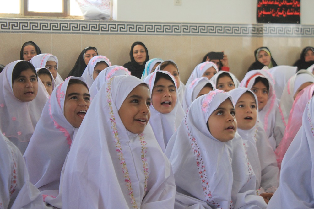 مراسم جشن تکليف دختران 9 روستاي جاجرم به همت اهالي مسجد