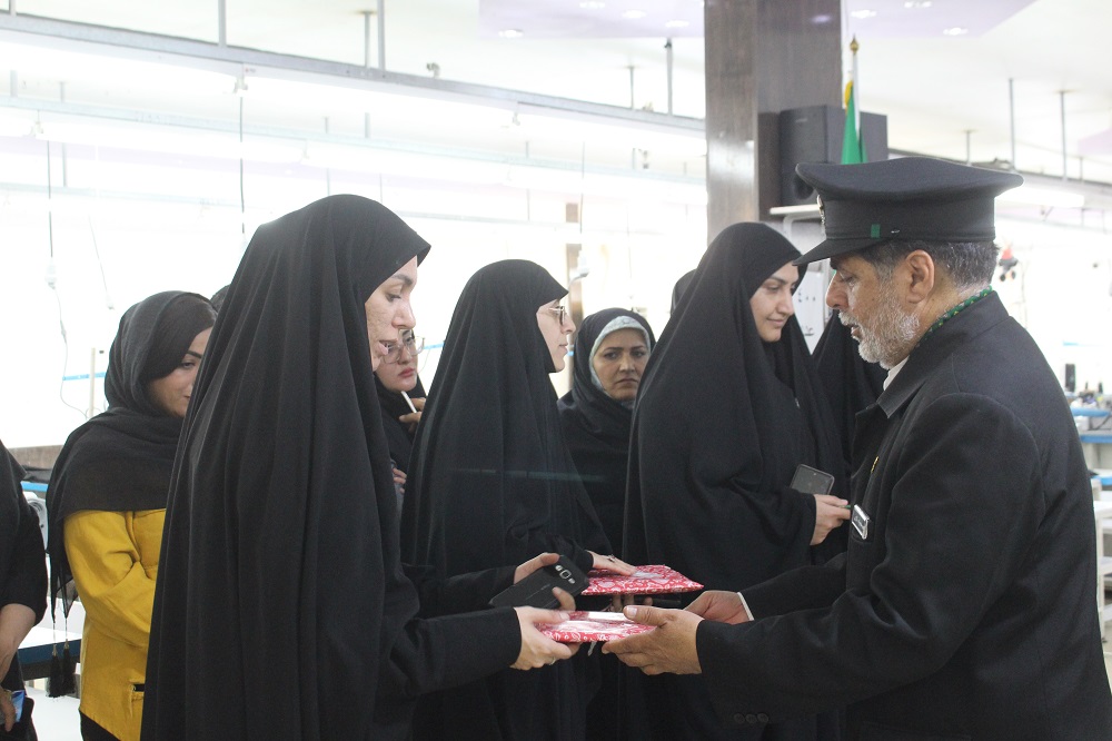 به همت خواهران کانون امام سجاد(ع) کاروان زير سايه خورشيد در جمع توليد کنندگان شيروان حاضر شد