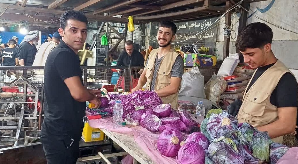 اهالي عتبات عاليات زير پرچم "حسين دوستي" و ميزباني از زائران اربعين