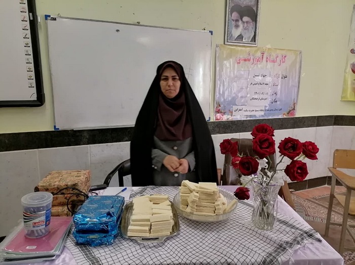 همزمان با هفته بسيج؛ برگزاري کارگاه آموزشي «جهاد تبيين» و نمايشگاه عکس سير خدمتگزار ملت ويژه دختران دانش آموز اسفرايني