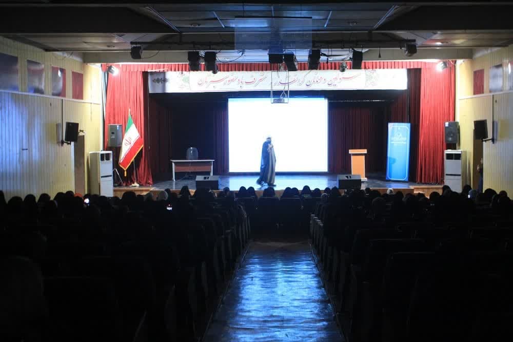 دهه هشتادي ها در قاب "بي نهايت شو" ي  امام رضايي