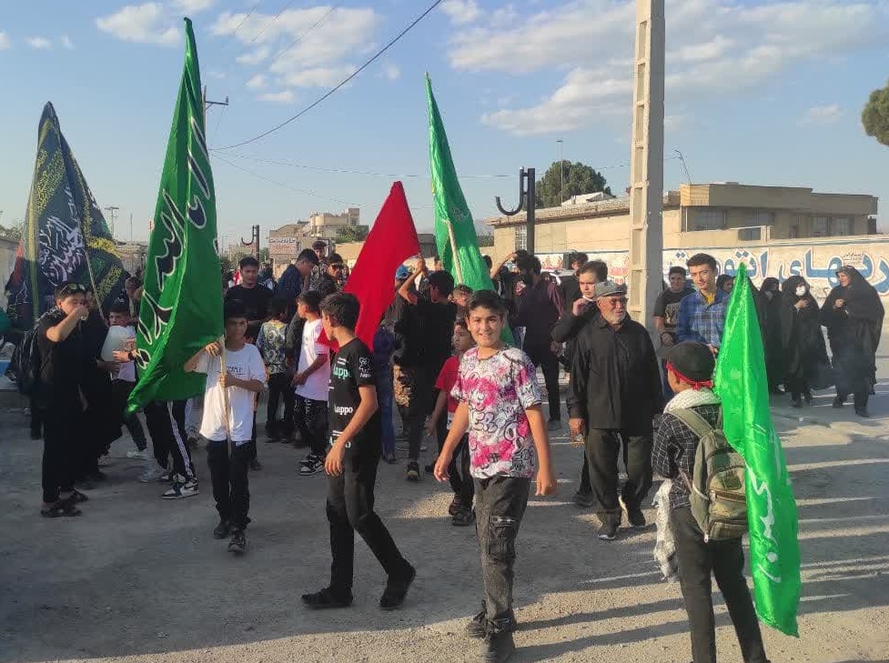 خدمت رساني مواکب اهالي مسجد به عزاداران جامانده از مشايه حسين(ع)  در شيروان