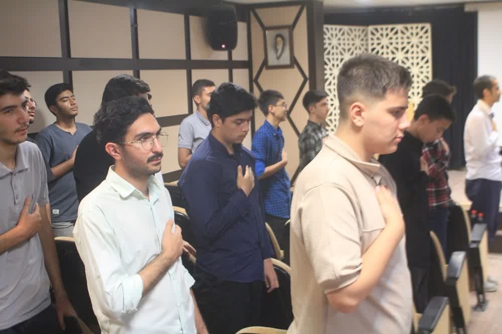 دهه هشتادي ها در قاب "بي نهايت شو" ي  امام رضايي