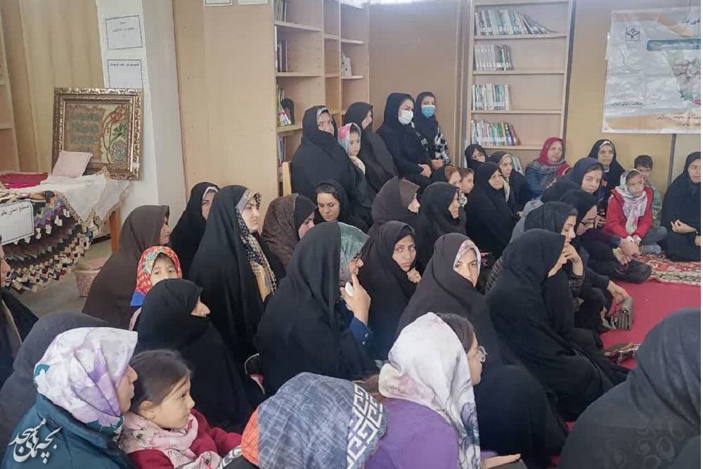 تصاوير همياري بسيج و کانون مسجد در روستاي بزنج اسفراين