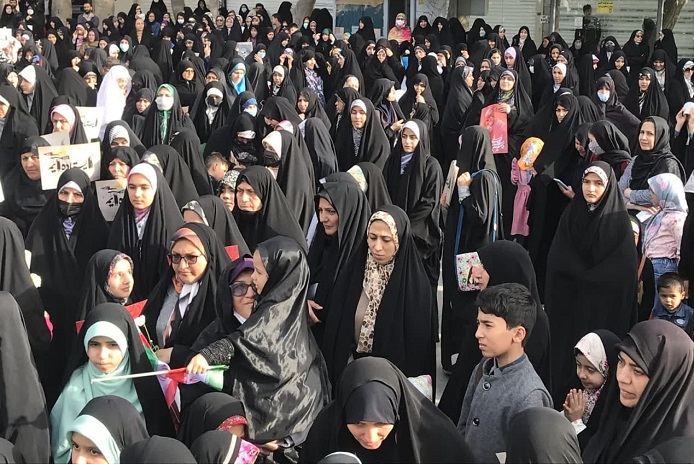 اجتماع بزرگ خانوادگي "مدافعان حريم خانواده"  در بجنورد به  همت اهالي مسجد