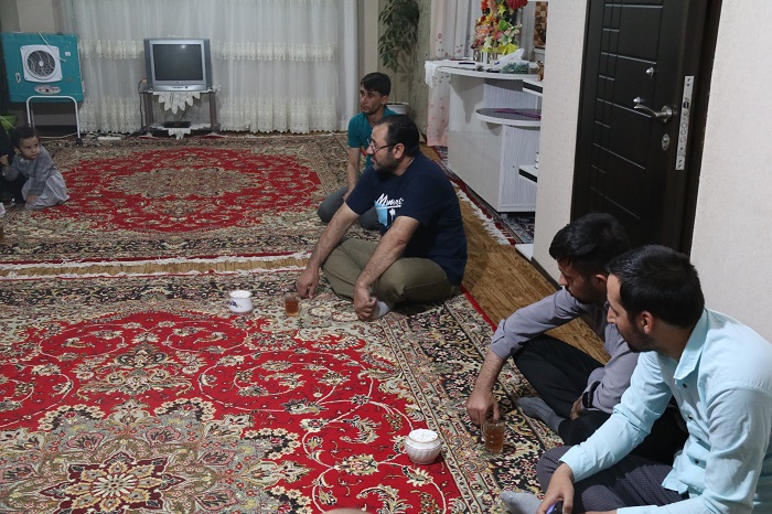 تکريم خانواده شهيد «حسن قويدل» توسط اهالي مسجد در بجنورد