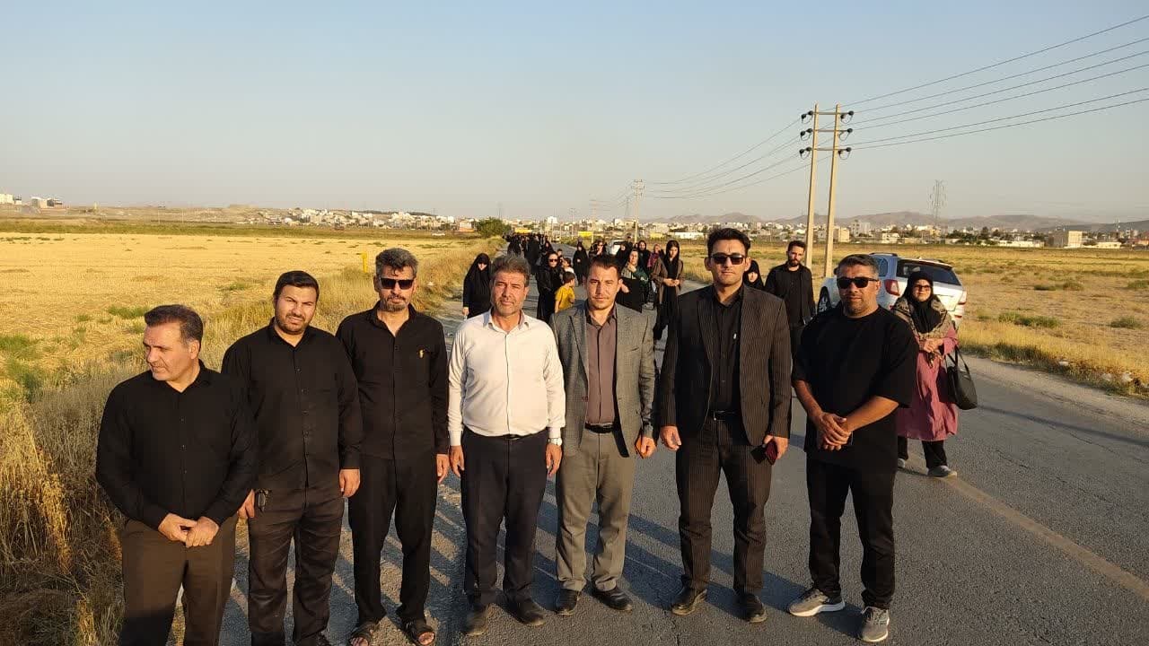 خدمت رساني مواکب اهالي مسجد به عزاداران جامانده از مشايه حسين(ع)  در شيروان