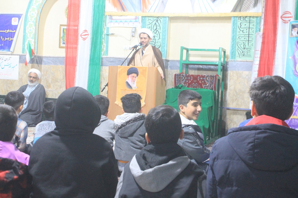 بچه هاي مسجد قدس بجنورد جشن بزرگ  چهل و پنجمين سالگرد پيروزي انقلاب  را برگزار کردند