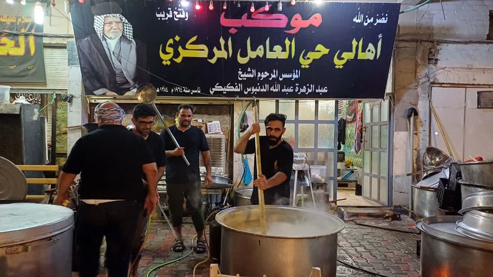 اهالي عتبات عاليات زير پرچم "حسين دوستي" و ميزباني از زائران اربعين