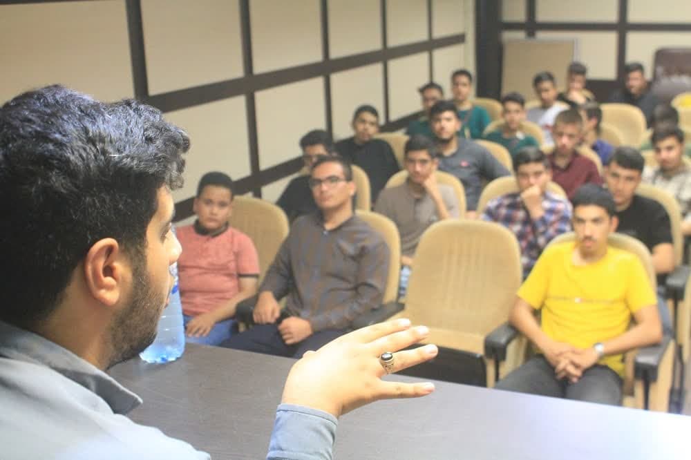 دهه هشتادي ها در قاب "بي نهايت شو" ي  امام رضايي