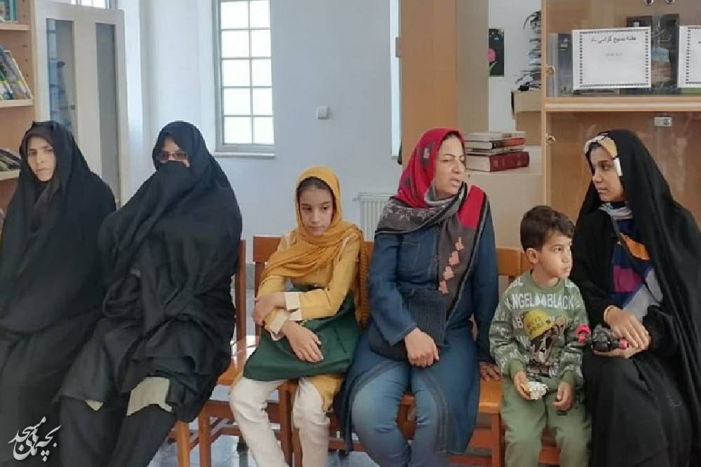 تصاوير همياري بسيج و کانون مسجد در روستاي بزنج اسفراين