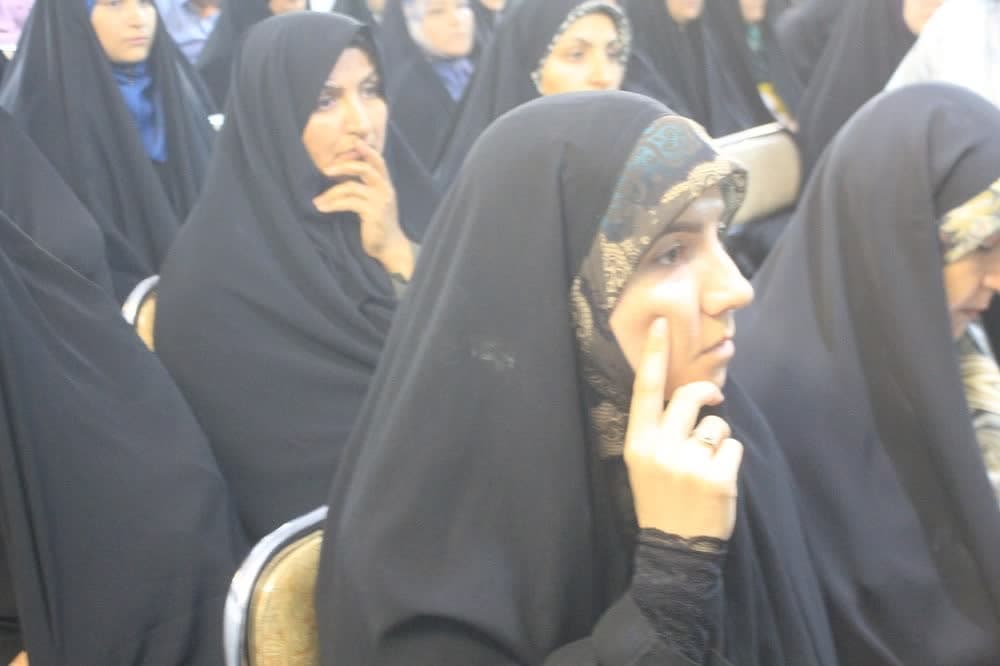 دهه هشتادي ها در قاب "بي نهايت شو" ي  امام رضايي