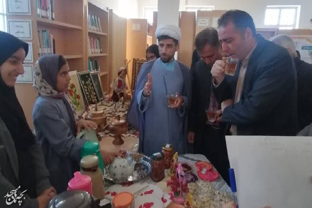 تصاوير همياري بسيج و کانون مسجد در روستاي بزنج اسفراين