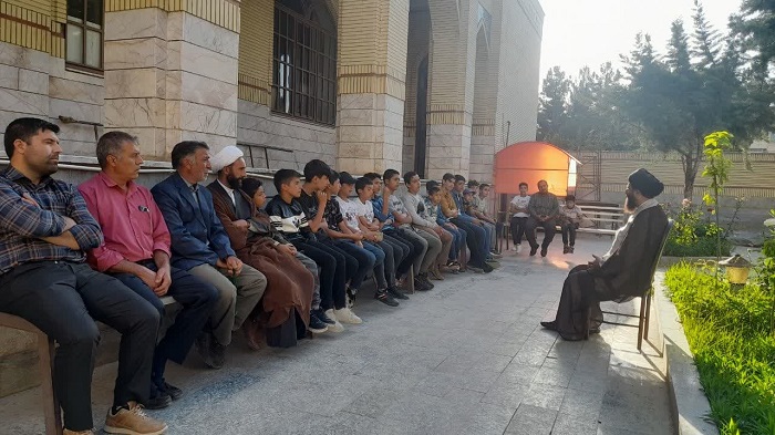 نوجوان هاي کانون مهدويت بجنورد، نوآموزان درس اخلاق حوزه علميه امام صادق(ع) شدند