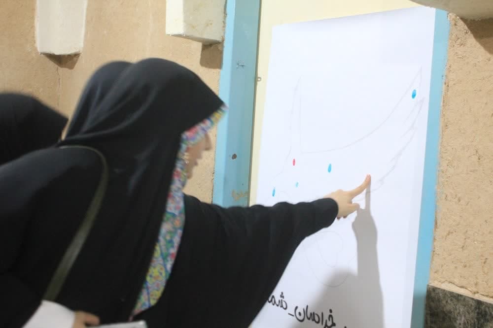 دهه هشتادي ها در قاب "بي نهايت شو" ي  امام رضايي