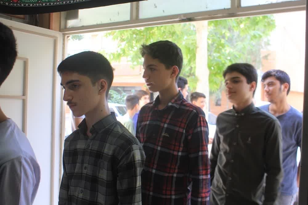 دهه هشتادي ها در قاب "بي نهايت شو" ي  امام رضايي