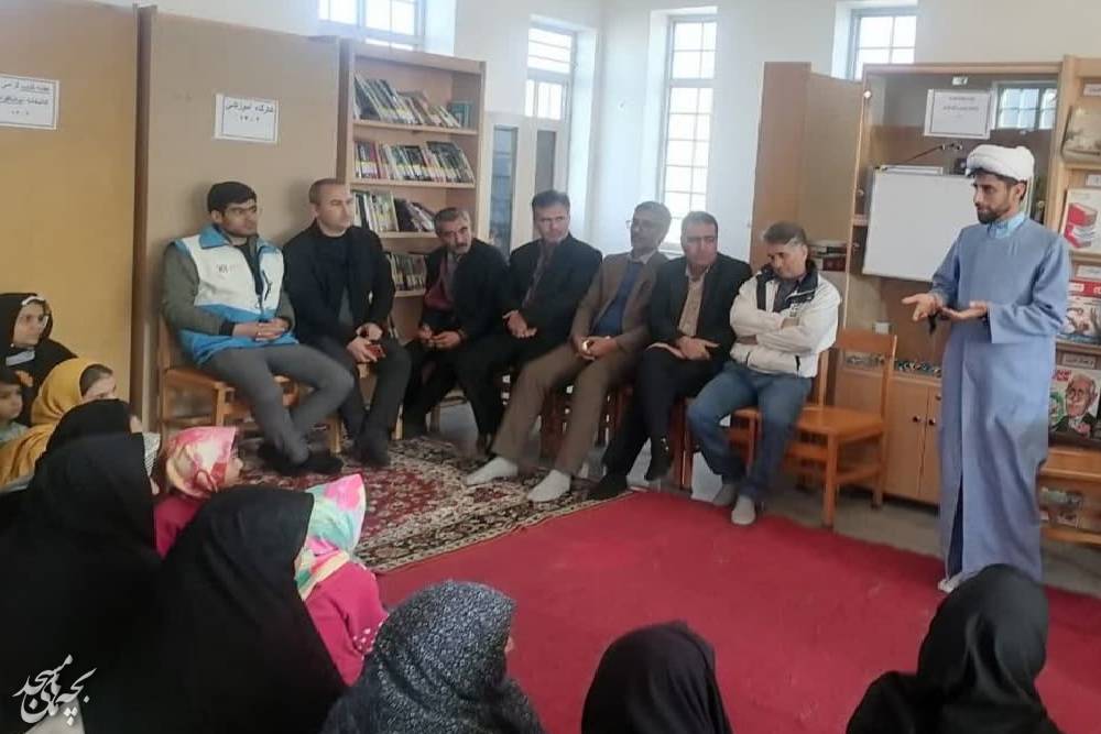 تصاوير همياري بسيج و کانون مسجد در روستاي بزنج اسفراين