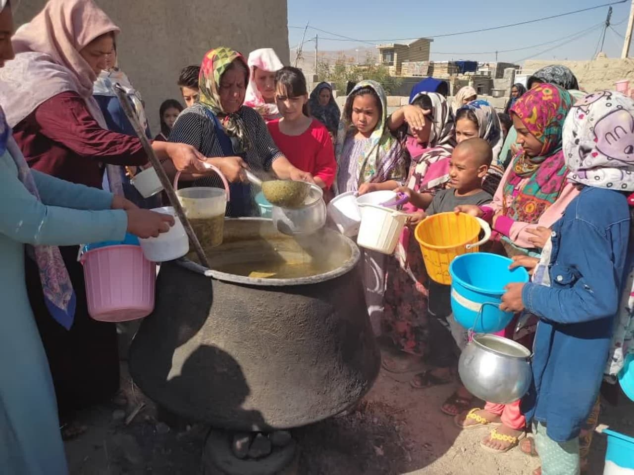 عشق به امام رضا (ع) شيعه و سني نمي شناسد/ قدم هاي همدل زنان روستاي کوشکي ترکمن مانه و سملقان  در سالروز شهادت امام مهرباني ها