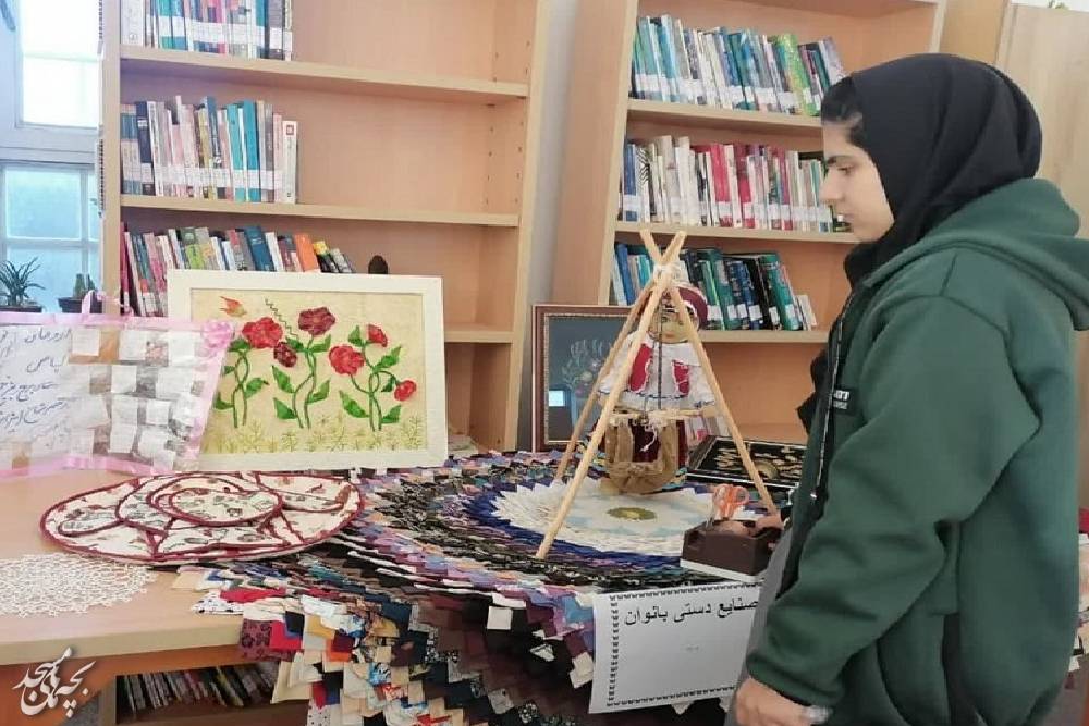 تصاوير همياري بسيج و کانون مسجد در روستاي بزنج اسفراين