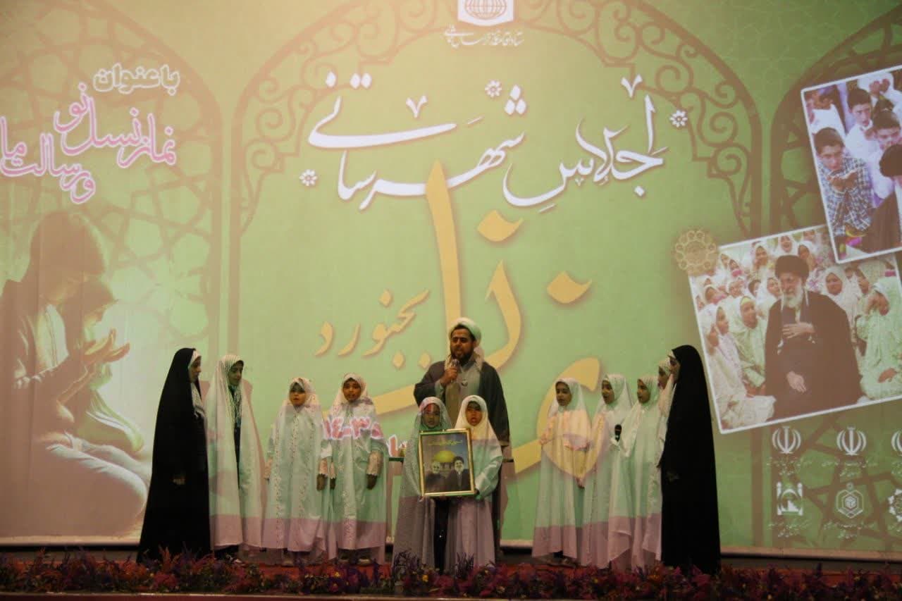 سرود "نماز" به همت دختران مسجد جامع باغچق توليد شد