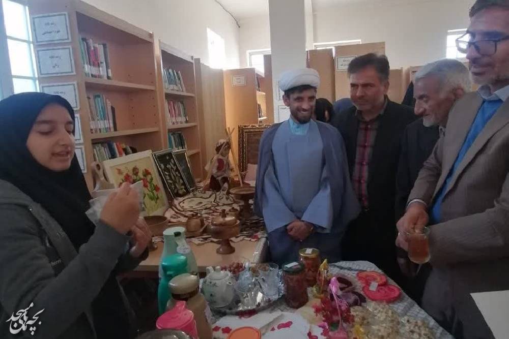 تصاوير همياري بسيج و کانون مسجد در روستاي بزنج اسفراين