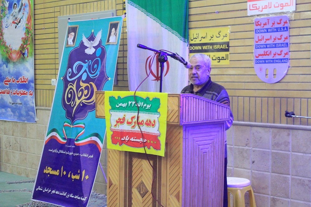 اهالي مسجد بجنورد با «10 جشن، 10 مسجد» به استقبال دهه فجر پيروزي رفتند