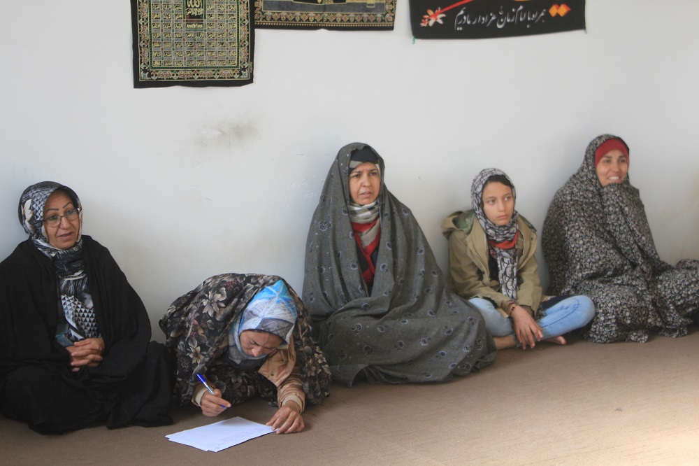 زنان روستاي قنبرباغي بام و صفي آباد براي نخستين بار با مباحث خانواده اسلامي  آشنا شدند