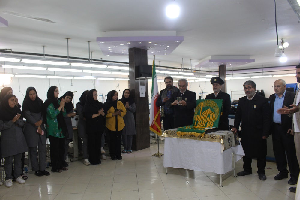 به همت خواهران کانون امام سجاد(ع) کاروان زير سايه خورشيد در جمع توليد کنندگان شيروان حاضر شد