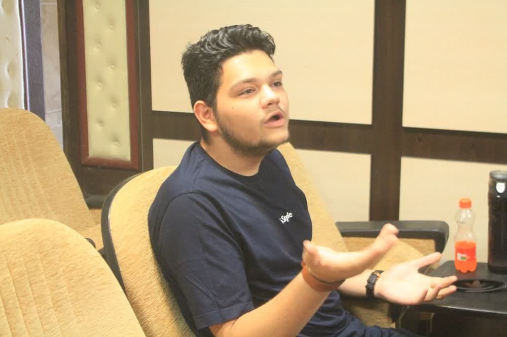 دهه هشتادي ها در قاب "بي نهايت شو" ي  امام رضايي