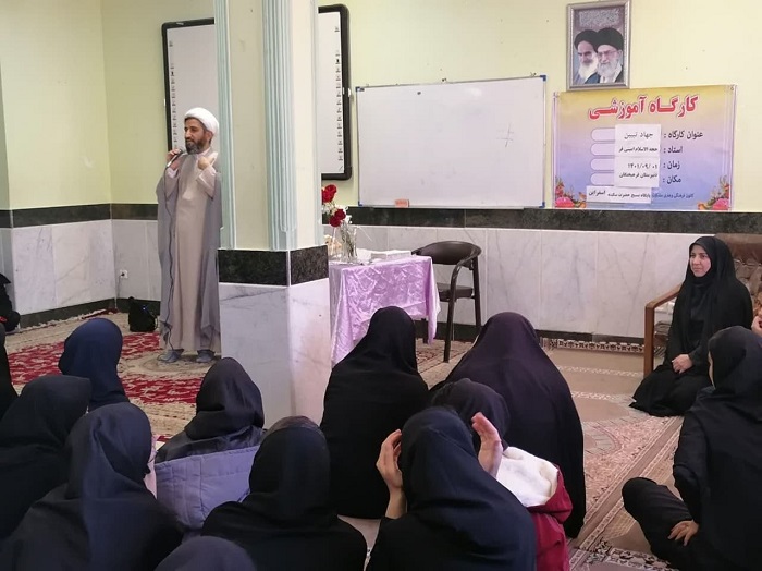 همزمان با هفته بسيج؛ برگزاري کارگاه آموزشي «جهاد تبيين» و نمايشگاه عکس سير خدمتگزار ملت ويژه دختران دانش آموز اسفرايني