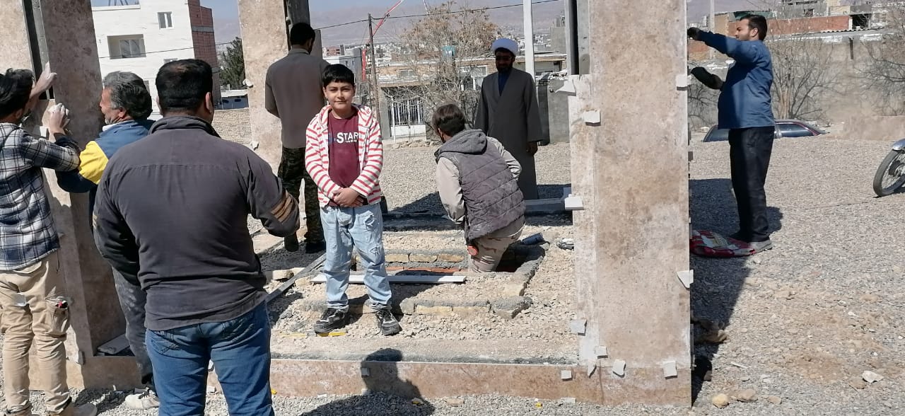 همت جهادي نوجوانان مسجدي؛ ساخت بناي يادمان