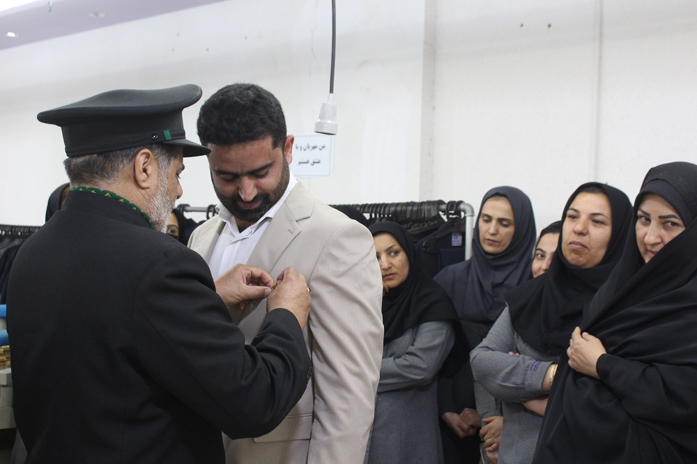 به همت خواهران کانون امام سجاد(ع) کاروان زير سايه خورشيد در جمع توليد کنندگان شيروان  حاضر شد