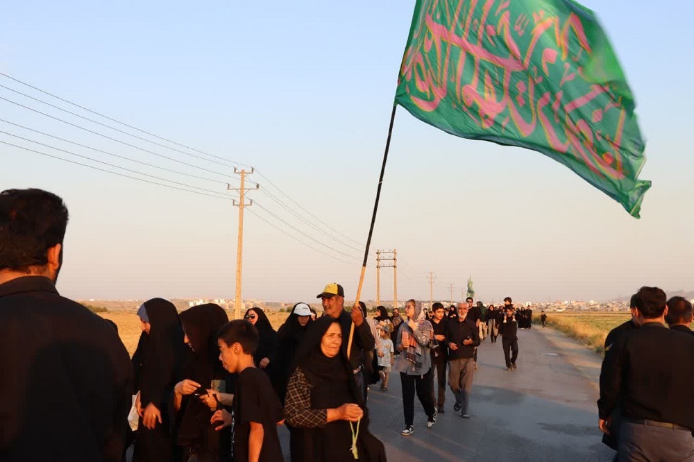 خدمت رساني مواکب اهالي مسجد به عزاداران جامانده از مشايه حسين(ع)  در شيروان